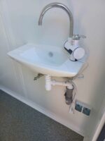 NZ4406 KONTENER SANITARNY PODWÓJNY 2 KABINY 245x173x229 - obrazek 5