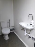 NZ4606 KONTENER SANITARNY PODWÓJNY 2 KABINY + PISUAR 243x175x227 - obrazek 4