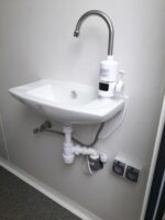 NZ4606 KONTENER SANITARNY PODWÓJNY 2 KABINY + PISUAR 243x175x227 - obrazek 6