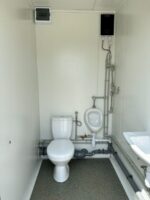 NZ5411 KONTENER SANITARNY 3 KABINY / WC / WC+PISUAR+BOJLER / PRYSZNIC / 377x177x245 - obrazek 10