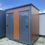 NZ5573 KONTENER SANITARNY PODWÓJNY 2 KABINY – WC i PRYSZNIC 239x173x248