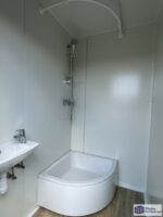 NZ5573 KONTENER SANITARNY PODWÓJNY 2 KABINY – WC i PRYSZNIC 239x173x248 - obrazek 4